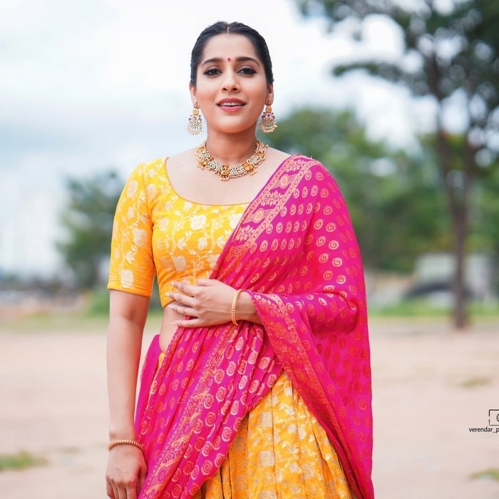 Rashmi Gautam Photos - 6 / 10 photos