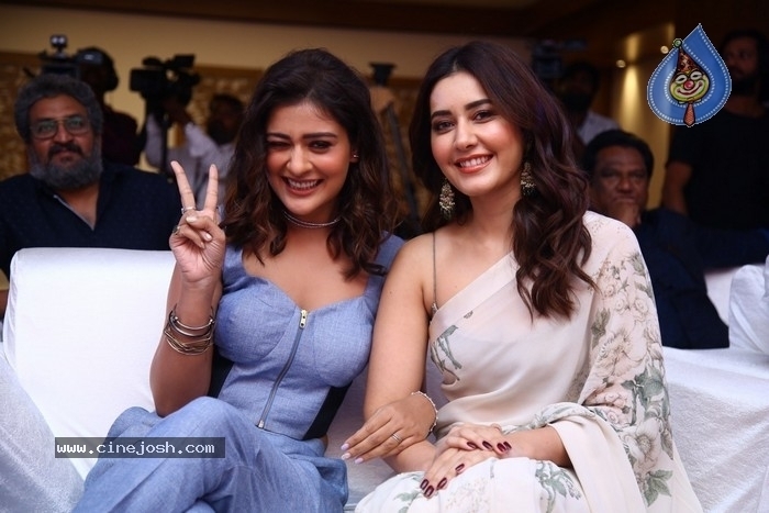 20th Anniversary of Santosham - Suman Tv South Indian Film Awards event - 21 / 34 photos