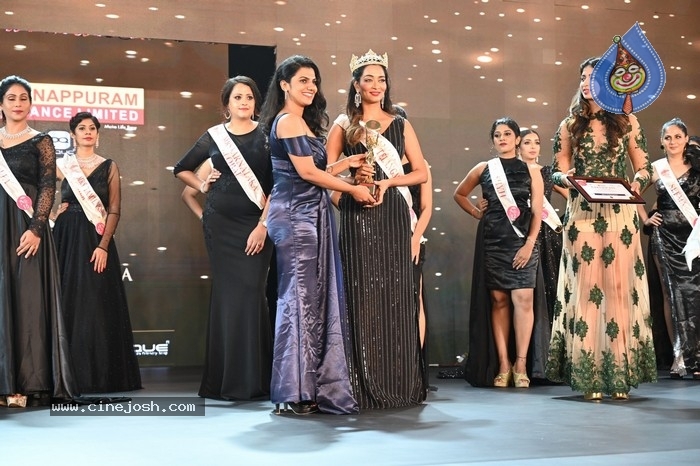 Mrs South India Fashion Show - 7 / 30 photos