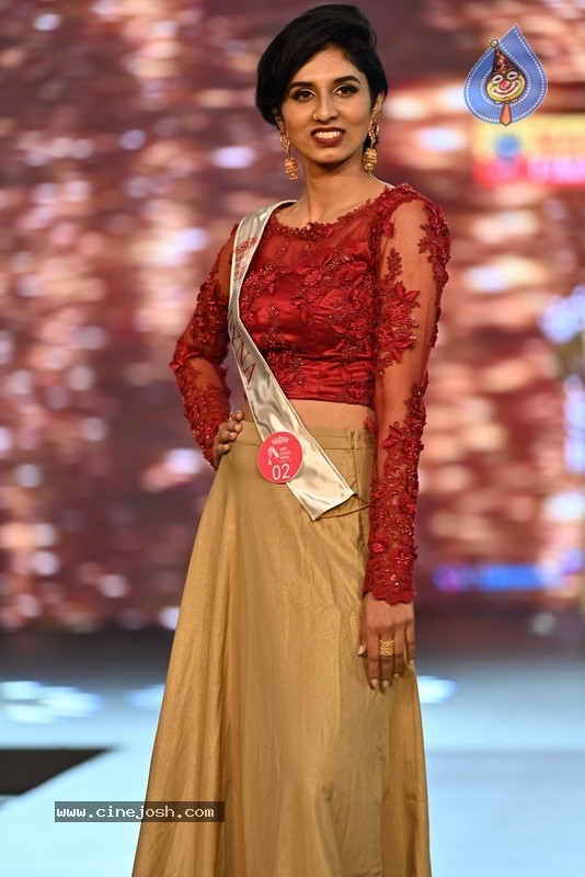 Mrs South India Fashion Show - 19 / 30 photos