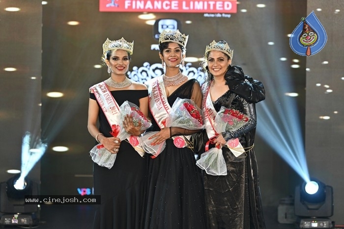 Mrs South India Fashion Show - 20 / 30 photos