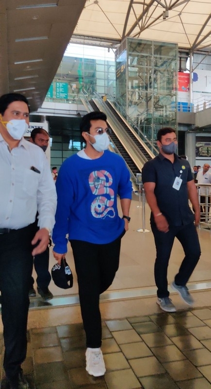 Ram Charan spotted at Hyderabad International Airport - 3 / 4 photos