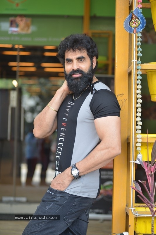 Abhinav Sardhar Stills - 12 / 20 photos