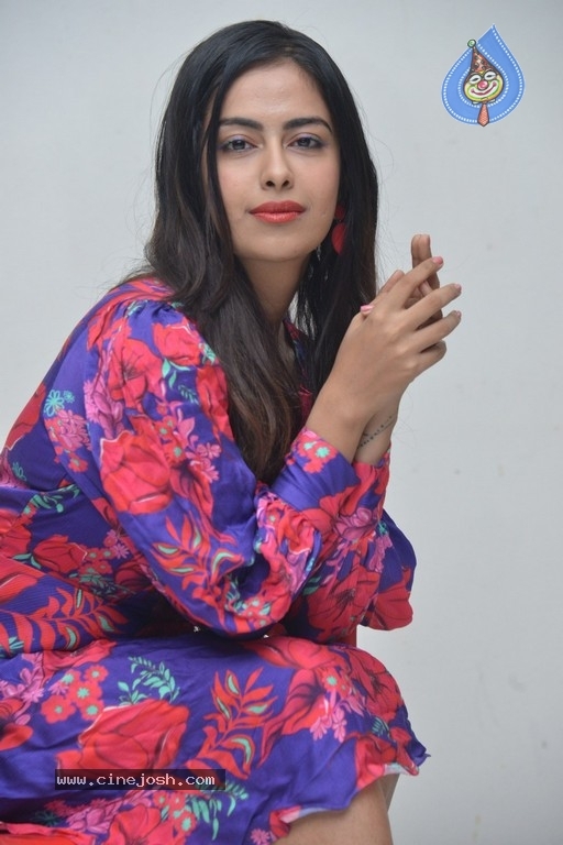 Avika Gor Stills - 20 / 33 photos
