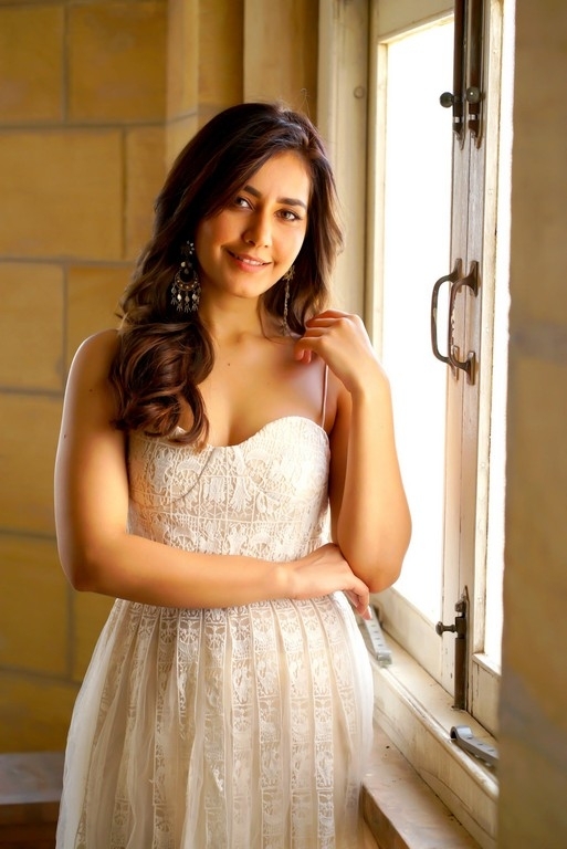 Raashi Khanna Photos - 7 / 8 photos