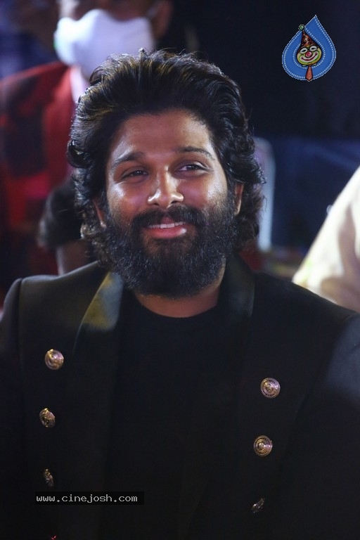 Pushpa Pre Release Event 02 - 11 / 42 photos
