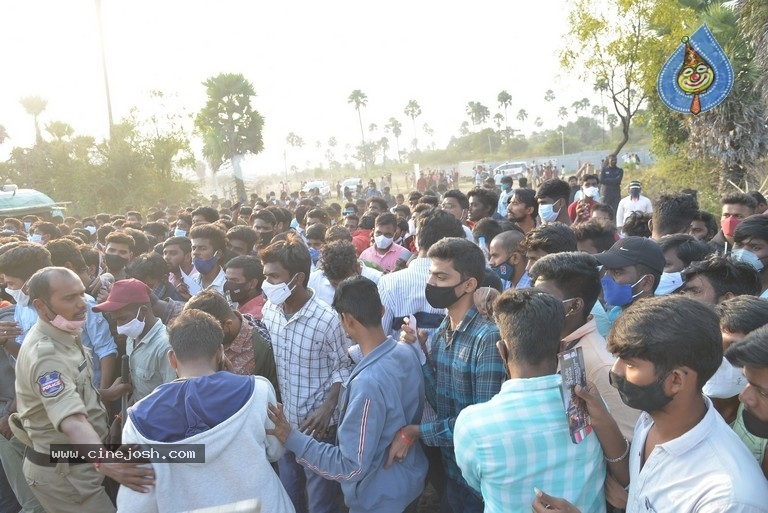 Radhe Shyam Pre Release Event 01 - 6 / 21 photos