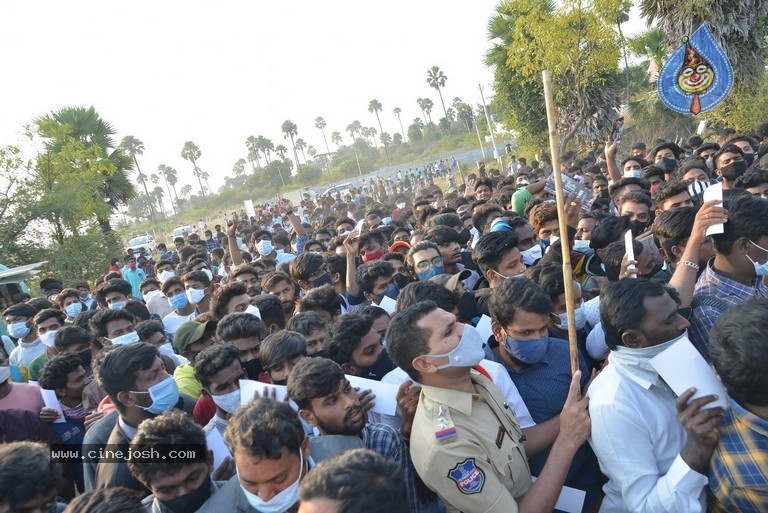 Radhe Shyam Pre Release Event 01 - 15 / 21 photos