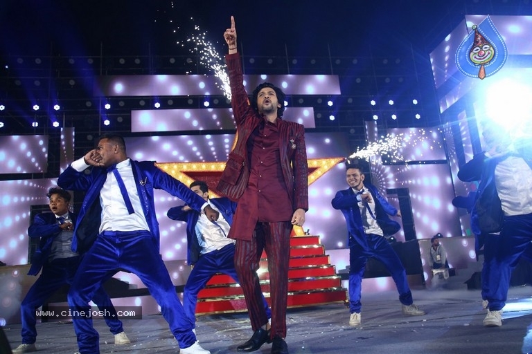 Radhe Shyam Pre Release Event 2 - 30 / 63 photos