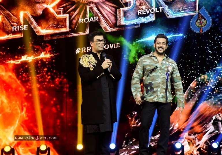 Roar of RRR in Mumbai - 4 / 29 photos