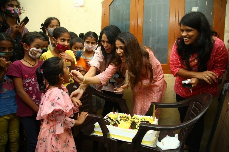 Lavanya Tripathi Birthday Celebration at Government Ladies Hostel - 16 / 21 photos