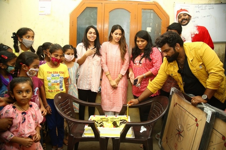 Lavanya Tripathi Birthday Celebration at Government Ladies Hostel - 19 / 21 photos
