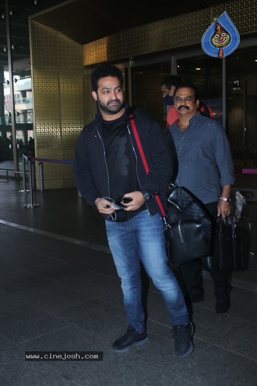 NTR spotted at Mumbai Airport - 1 / 17 photos