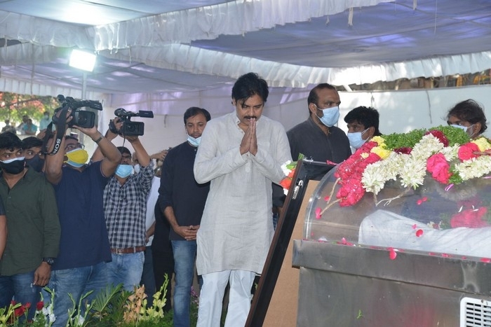 Senior Heroes at Sirivennela Sitarama Sastry Condolences - 26 / 57 photos
