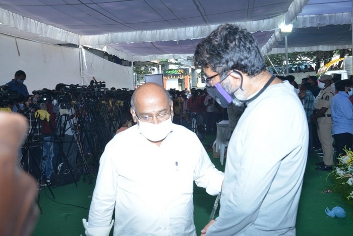 Senior Heroes at Sirivennela Sitarama Sastry Condolences - 31 / 57 photos