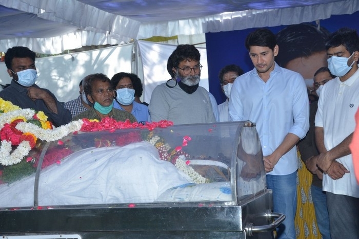 Senior Heroes at Sirivennela Sitarama Sastry Condolences - 32 / 57 photos
