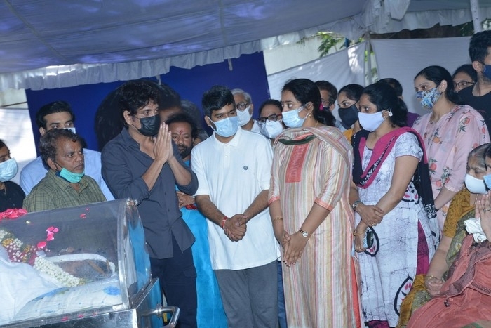 Senior Heroes at Sirivennela Sitarama Sastry Condolences - 34 / 57 photos