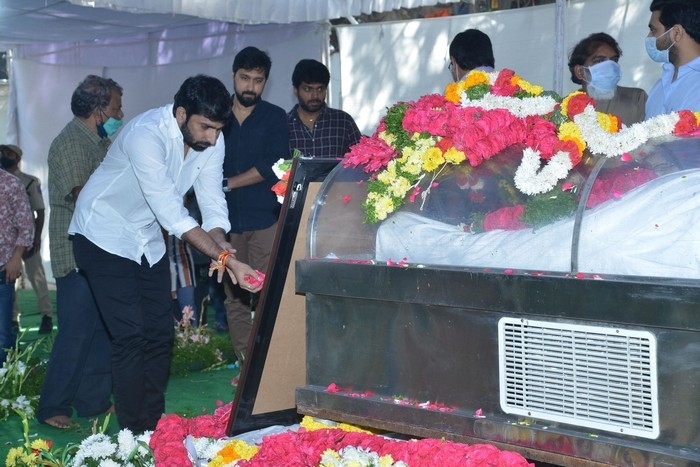Senior Heroes at Sirivennela Sitarama Sastry Condolences - 35 / 57 photos