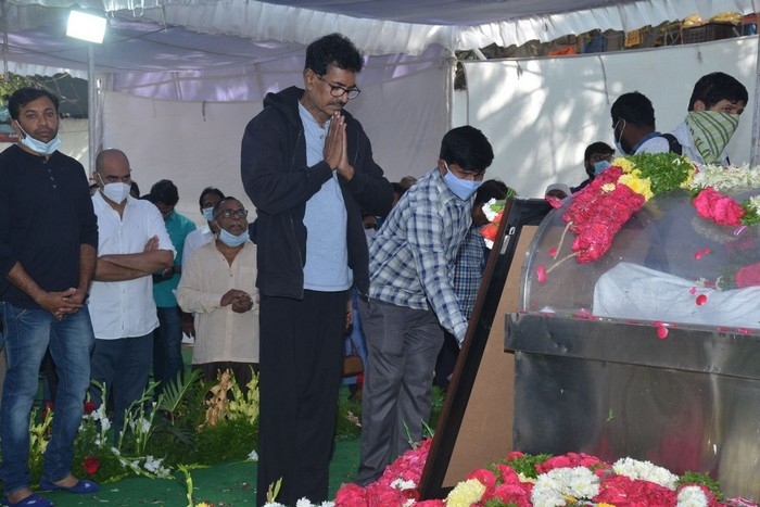 Senior Heroes at Sirivennela Sitarama Sastry Condolences - 50 / 57 photos