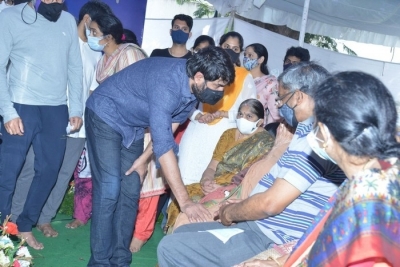 Senior Heroes at Sirivennela Sitarama Sastry Condolences - 1 of 57