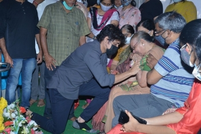 Senior Heroes at Sirivennela Sitarama Sastry Condolences - 48 of 57