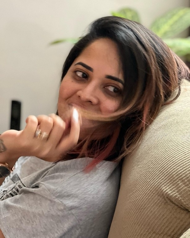 Anasuya Bharadwaj Photos - 2 / 6 photos