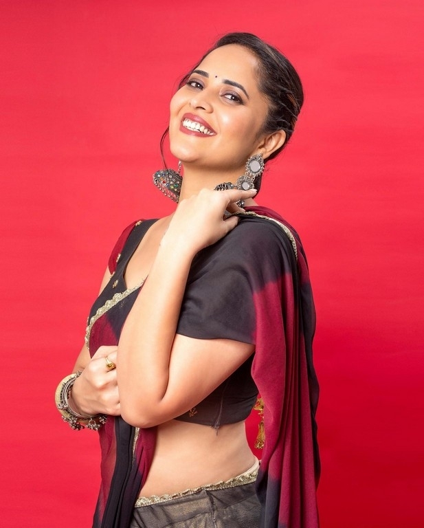 Anasuya Bharadwaj Pics - 7 / 8 photos