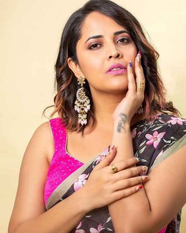 Anasuya Bharadwaj Pics - 2 / 4 photos