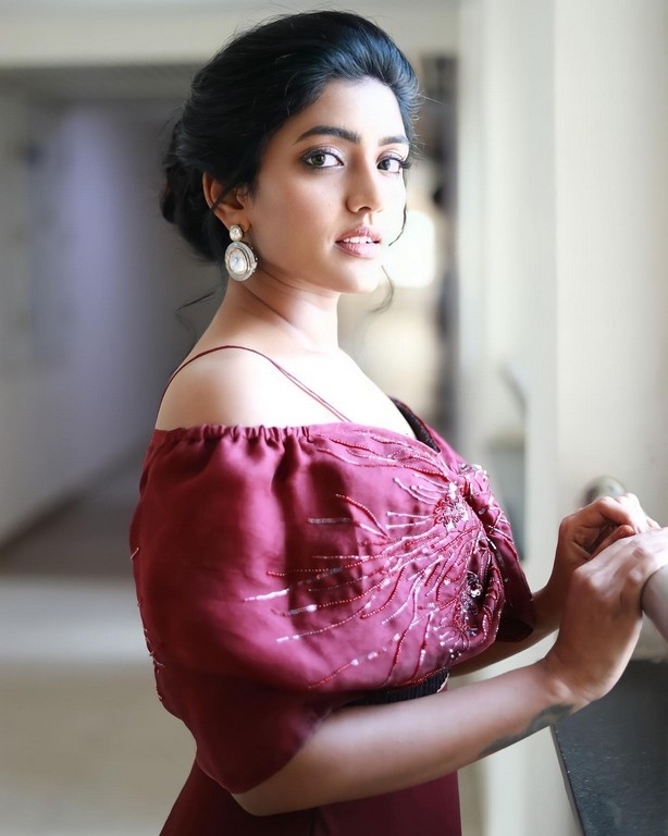 Eesha Rebba Photos - 5 / 6 photos