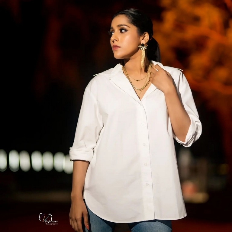 Rashmi Gautam Photos - 9 / 10 photos