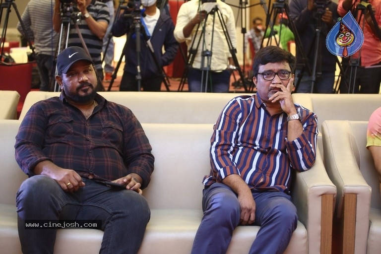 Aa Ammayi Gurinchi Meeku Cheppali First Look Launch - 3 / 19 photos