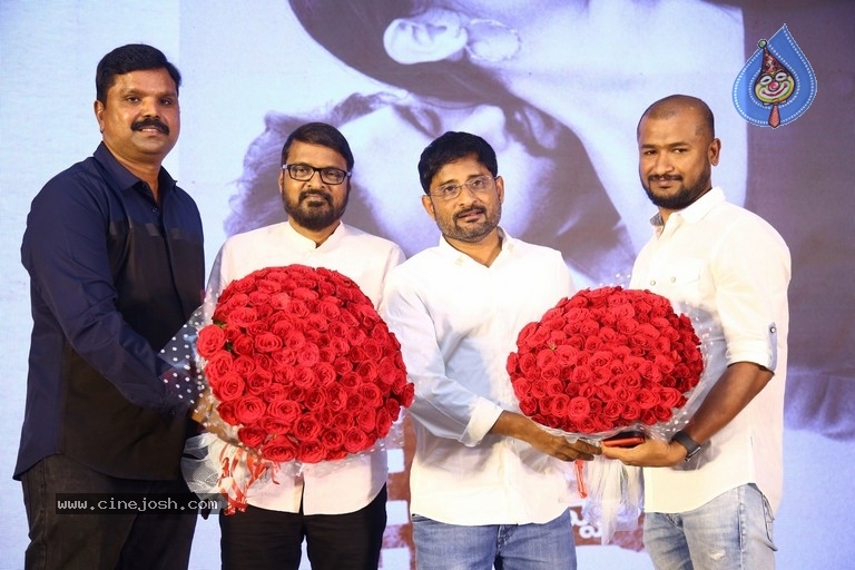 Aa Ammayi Gurinchi Meeku Cheppali First Look Launch - 6 / 19 photos