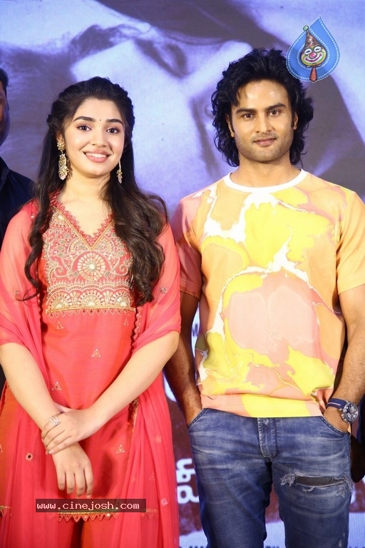 Aa Ammayi Gurinchi Meeku Cheppali First Look Launch - 11 / 19 photos