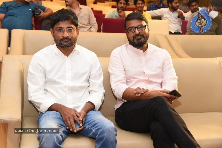 Aa Ammayi Gurinchi Meeku Cheppali First Look Launch - 18 / 19 photos