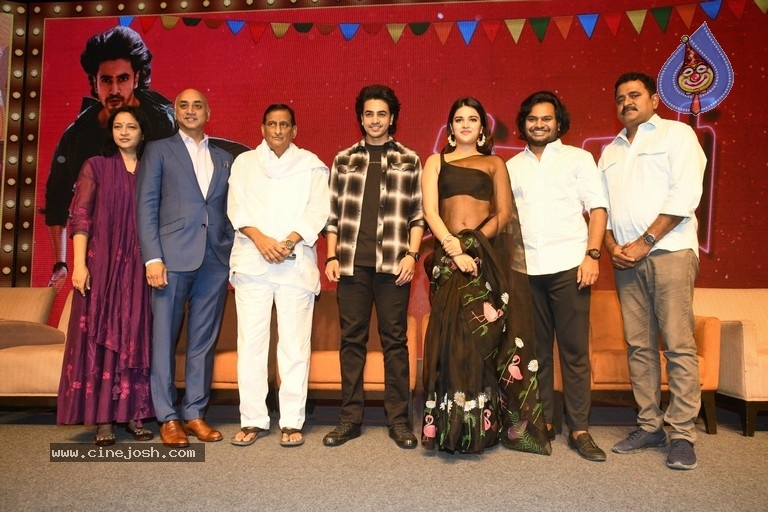 Hero Movie Press Meet - 21 / 27 photos