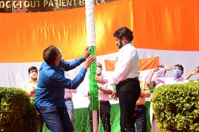 Balakrishna Flag hoisting at Basavatarakam Hospital - 10 / 21 photos