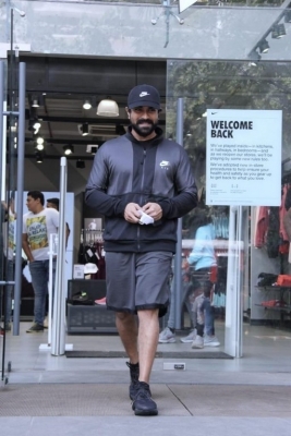Ram Charan Spotted at Nike Store in Mumbai - 2 of 4