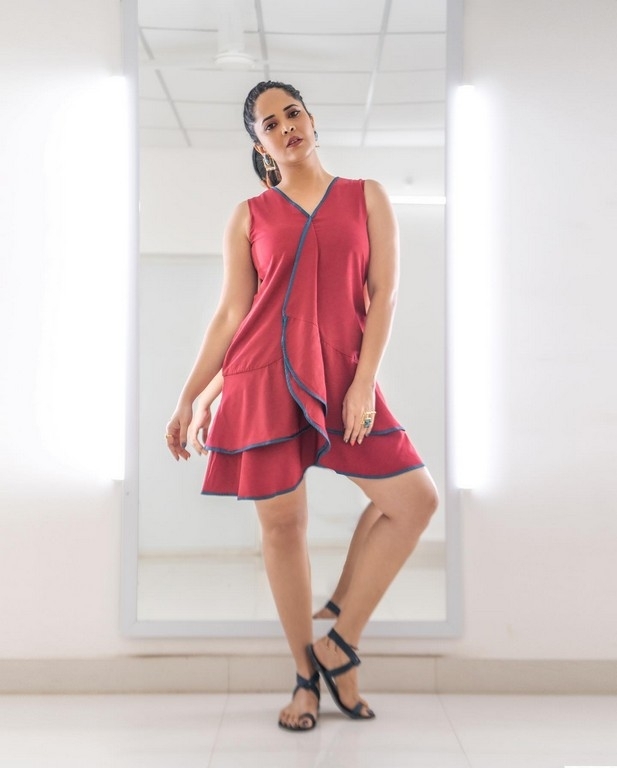 Anasuya Bharadwaj Photos - 2 / 5 photos