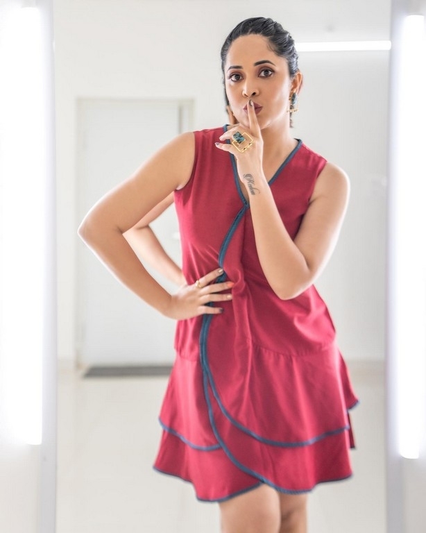 Anasuya Bharadwaj Photos - 5 / 5 photos