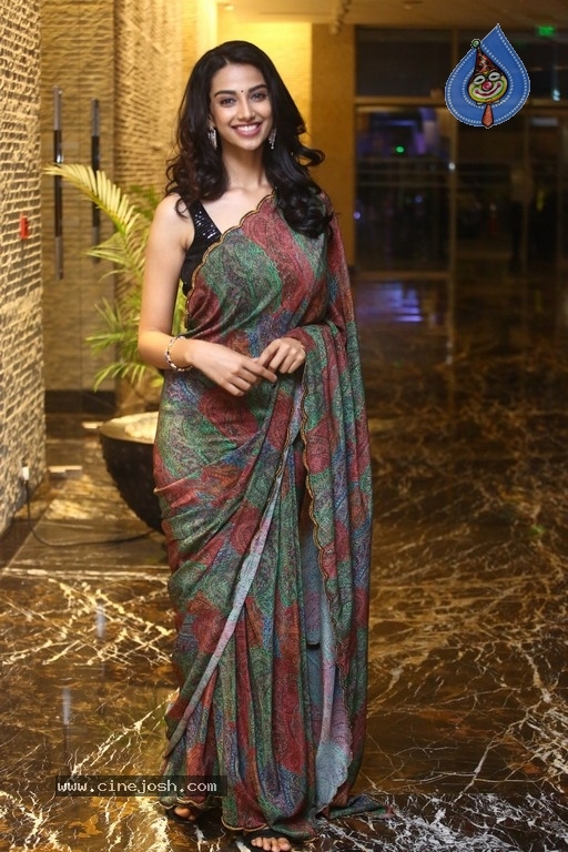 Meenakshi Chaudhary Photos - 19 / 19 photos