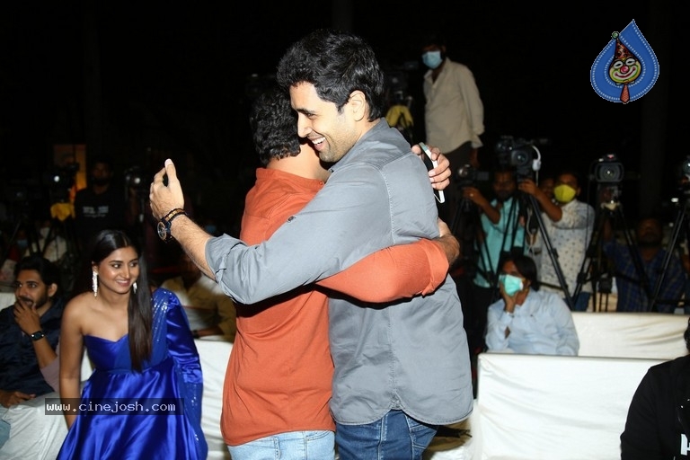 Malli Modalaindi Pre Release Event - 7 / 33 photos