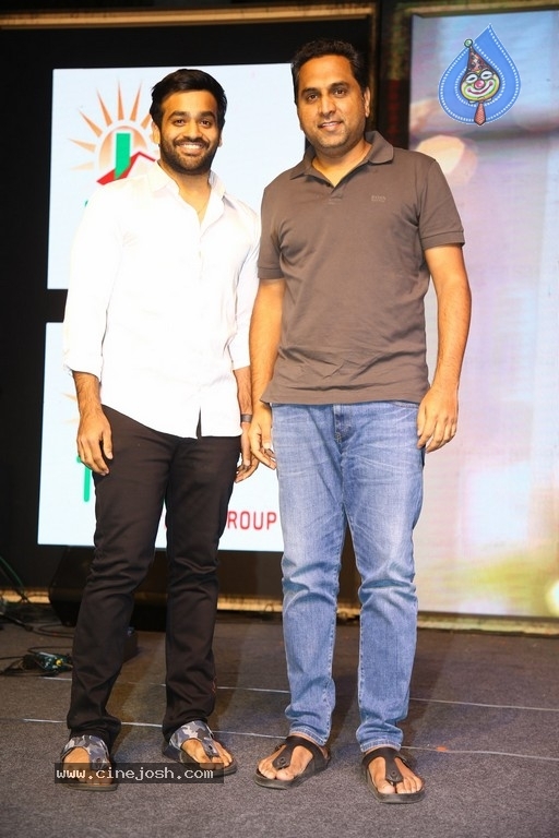 Malli Modalaindi Pre Release Event - 12 / 33 photos