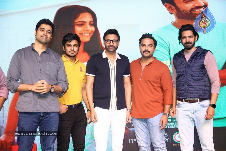 Malli Modalaindi Pre Release Event - 33 / 33 photos