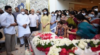 AP Minister Goutham Reddy Condolences Photos - 14 of 16