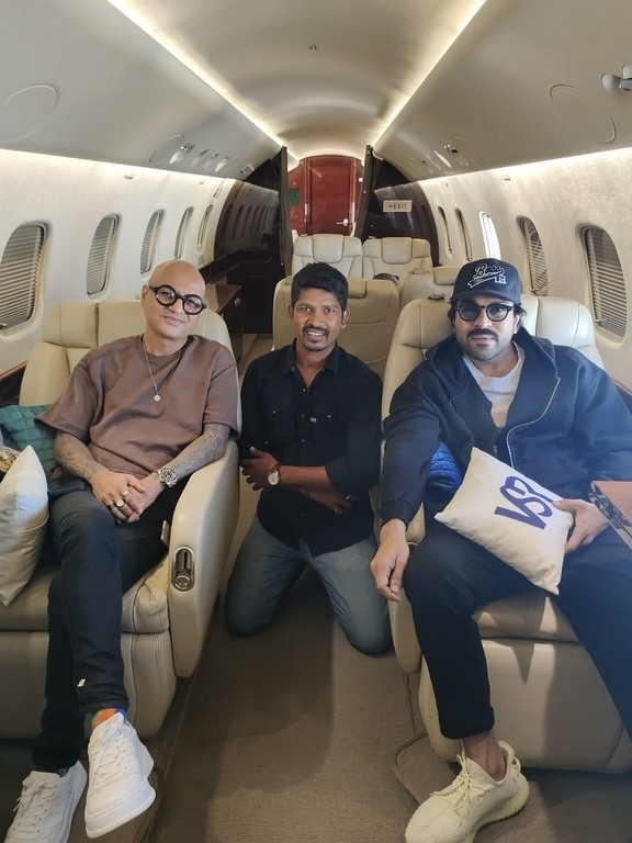 Ram Charan off to Rajahmundry for RC15 - 3 / 5 photos