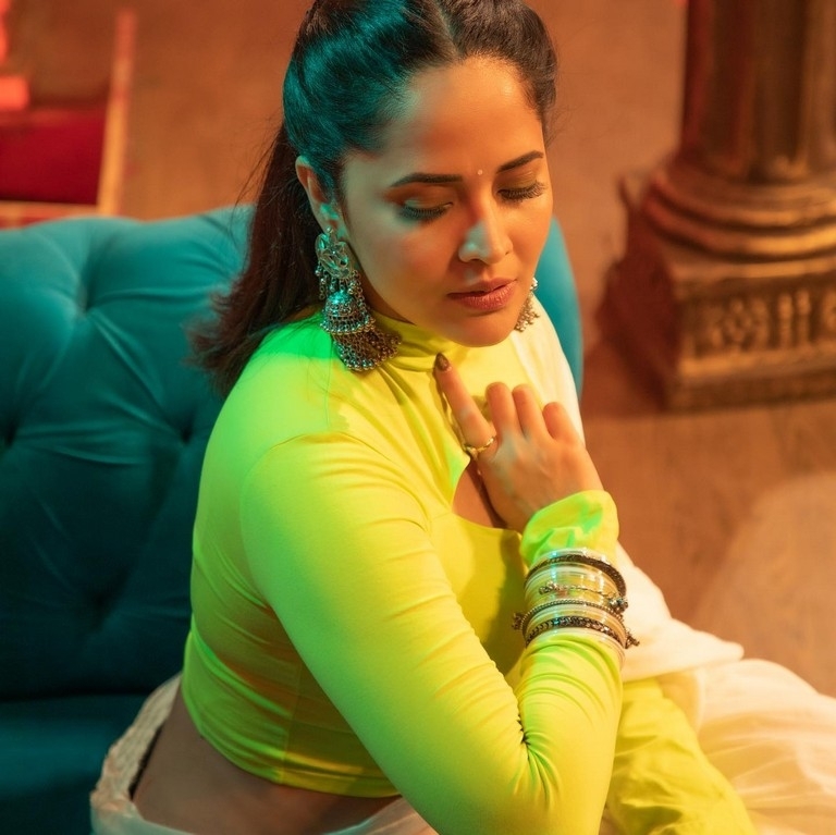Anasuya Bharadwaj Photos - 2 / 5 photos