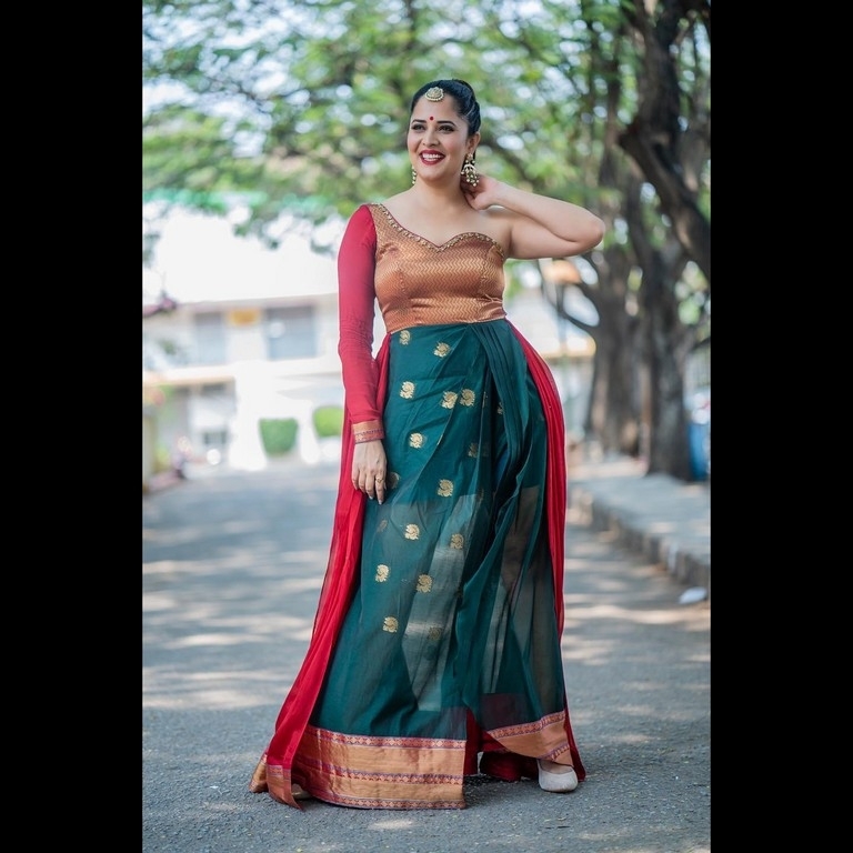 Anasuya Bharadwaj Photos - 1 / 7 photos