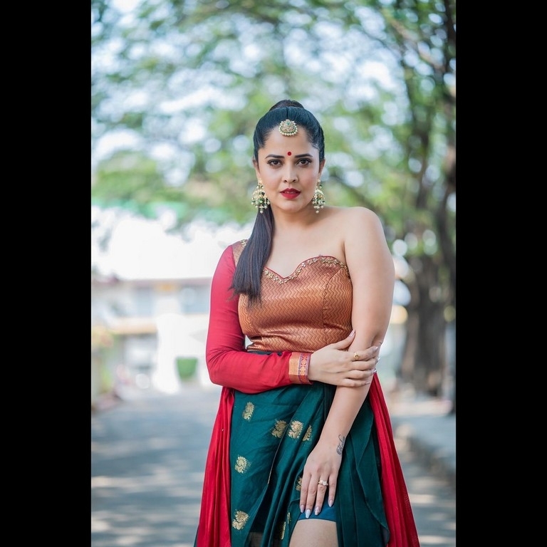 Anasuya Bharadwaj Photos - 2 / 7 photos
