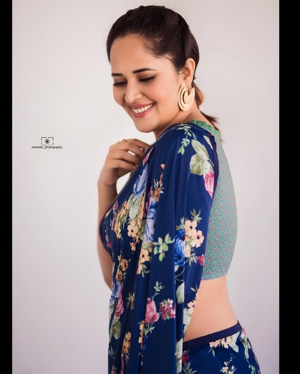Anasuya Bharadwaj Photos - 2 / 7 photos