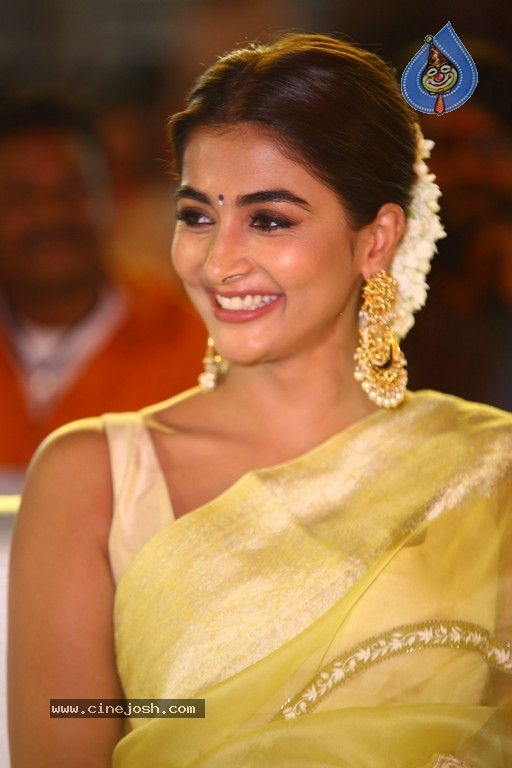Pooja Hegde Photos - 11 / 16 photos